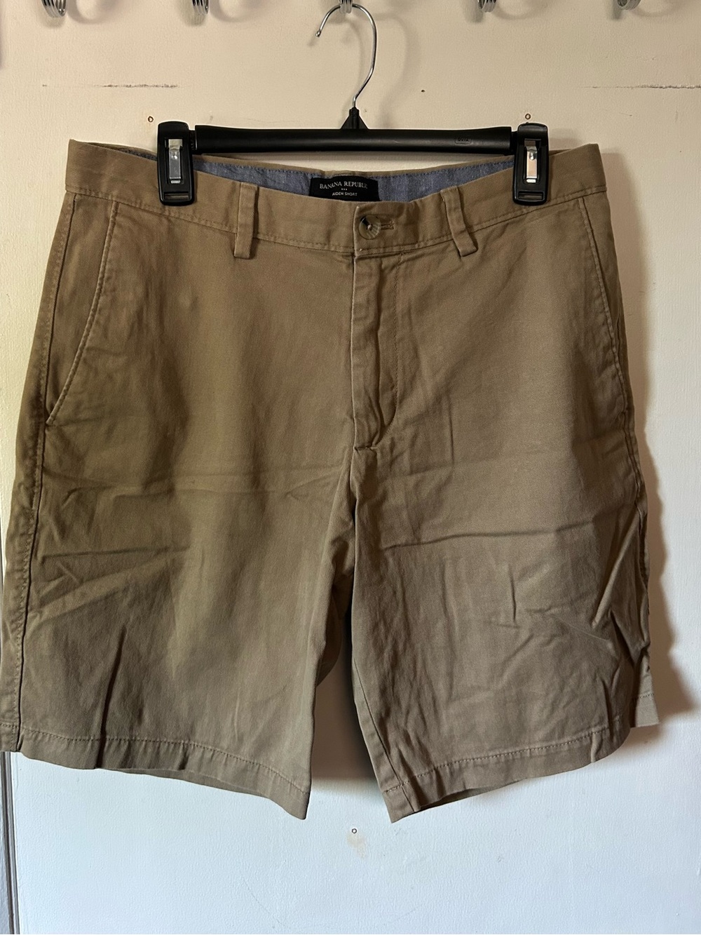 Banana Republic Men's Khaki Flat Front Shorts